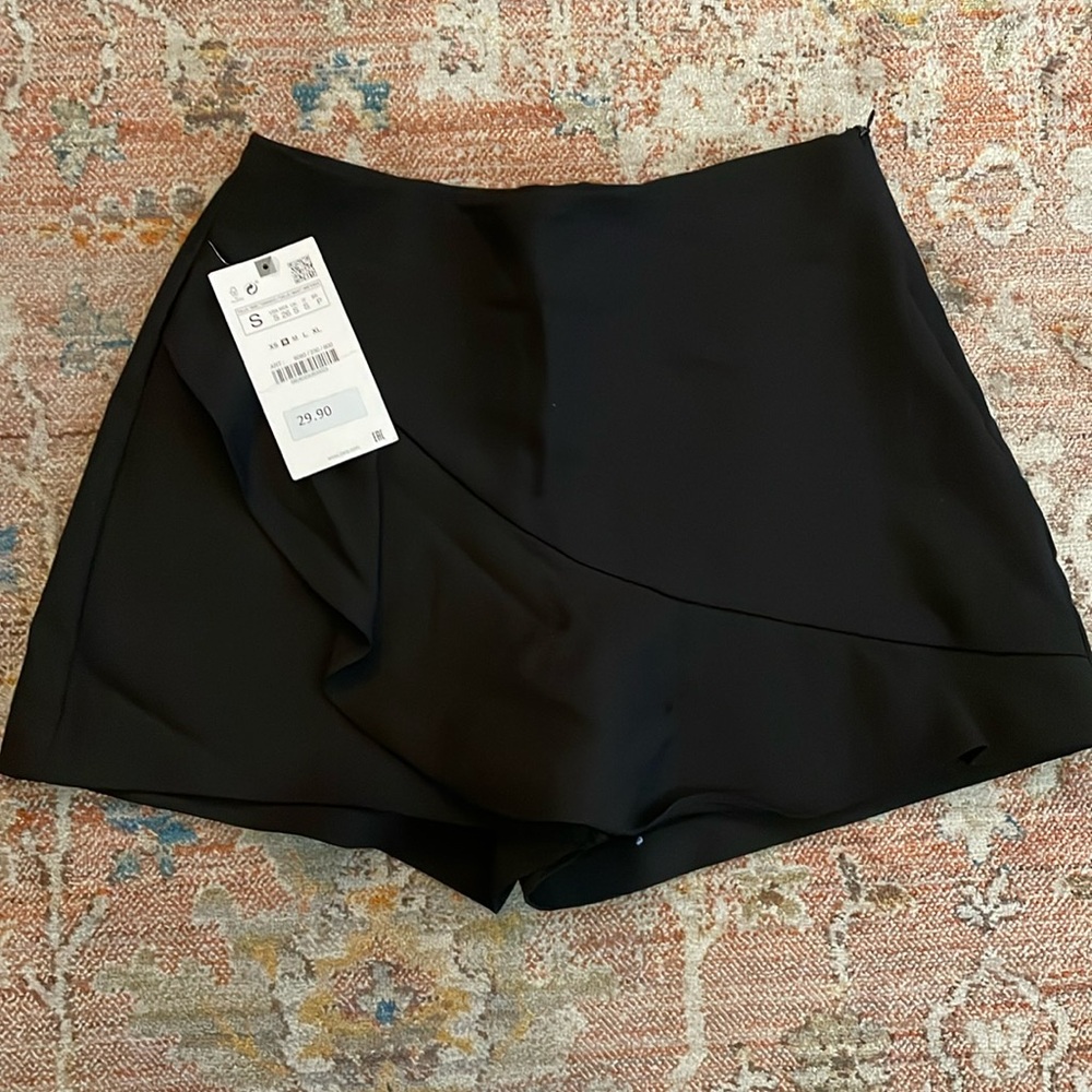 NWT ruffle skort